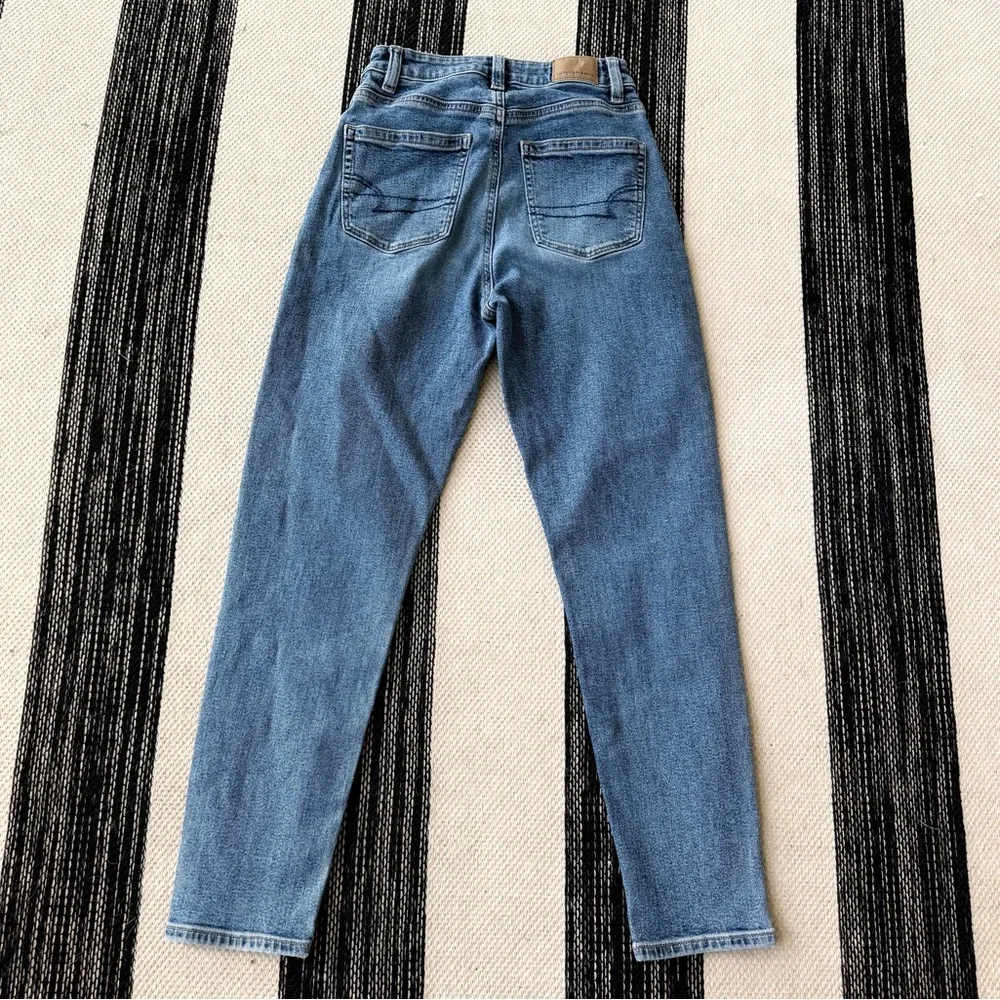 American Eagle Women's Light Blue Stretchy Mom‎ Jeans Size 0